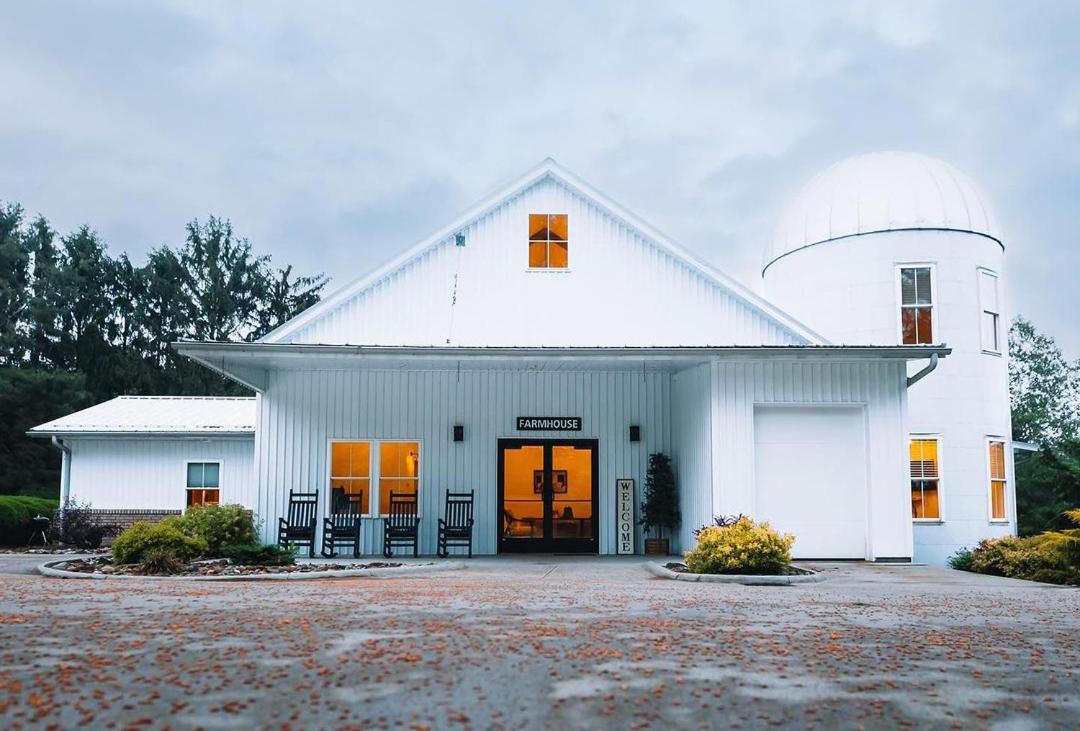 Farmhouse Suites By Amish Country Lodging Millersburg Exterior photo